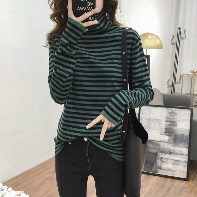 加绒打底衫店内实拍
